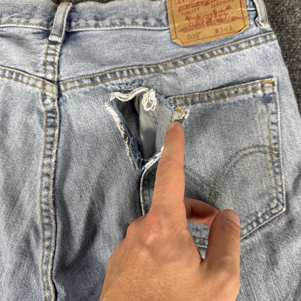 Vintage Levi's 505 Distressed Denim Shorts 34 Light Wash Jorts Streetwear Y2K - Picture 7 of 10